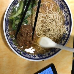 澳门六记面馆，一碗面的故事，在知乎视频中温暖人心澳门六记粥面地址